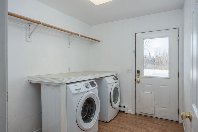 Building Photo - Spacious 5 Bedroom Home on 6 Acres – North Pole, Alaska