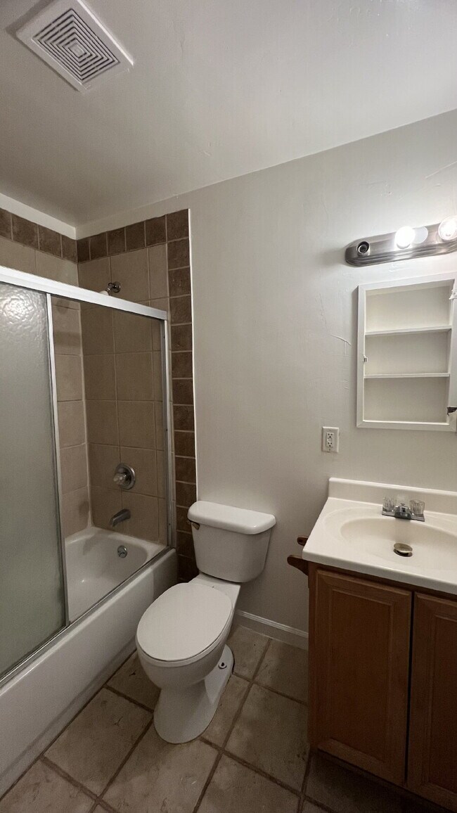 Building Photo - 1116 Evelyn Ln