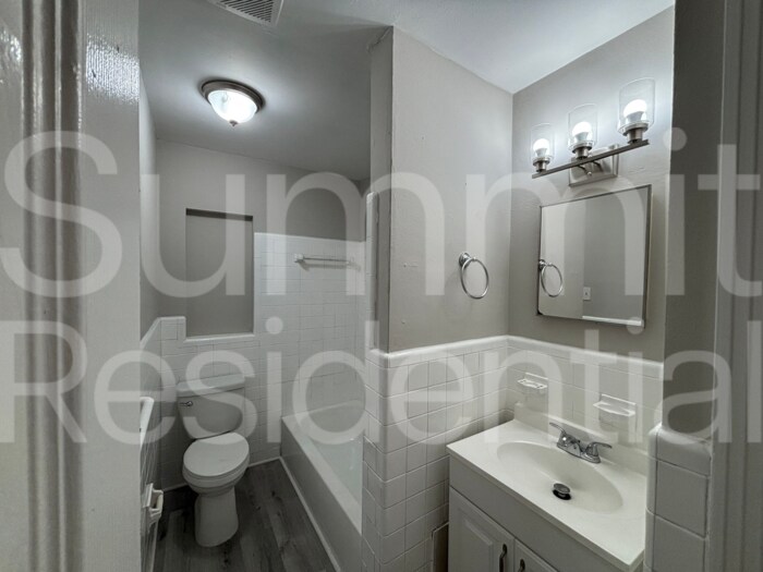 Building Photo - 4420 Bass St