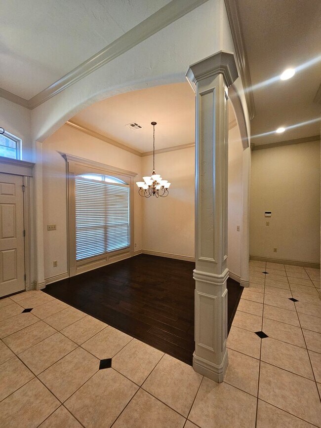 Building Photo - 513 Summit View Ct