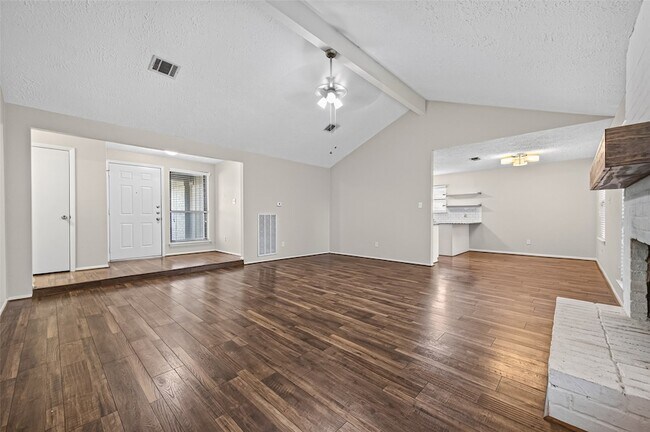 Building Photo - 5346 King Richard Dr