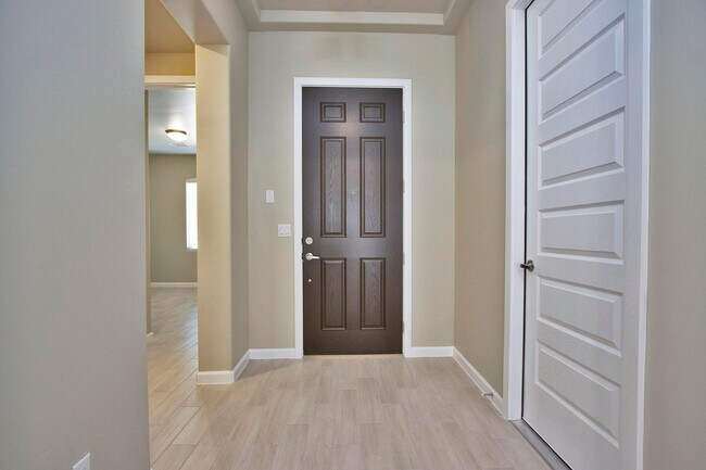 Building Photo - 729 C. Escondida