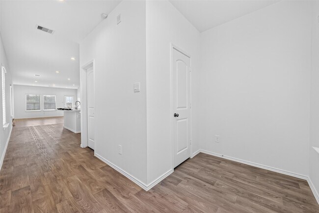 Building Photo - 24206 Foxdale Bay Ct