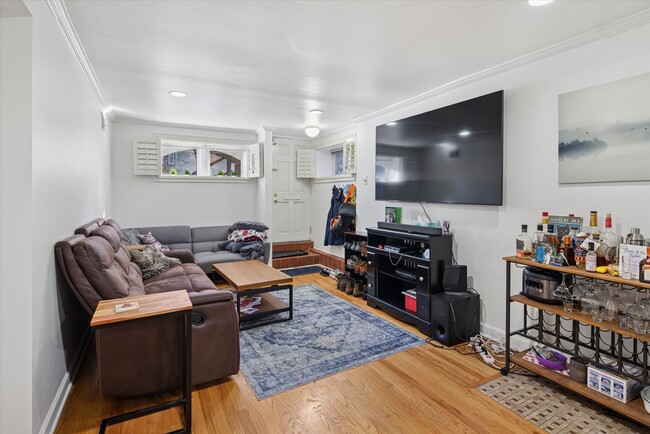 Building Photo - 1950 N Hudson Ave