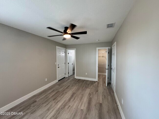 Building Photo - 127 Moore Ave