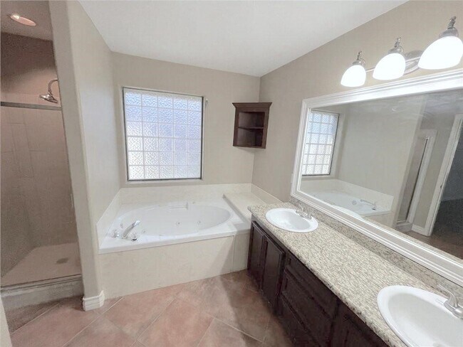 Building Photo - 7902 Snake River Dr