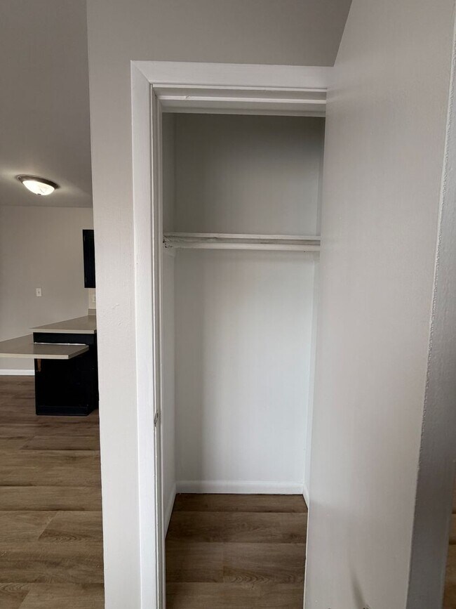Interior Photo - 532 W Mulberry St