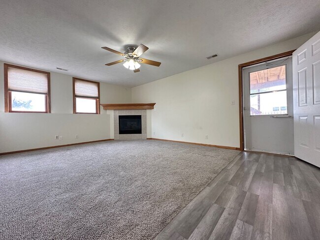 Building Photo - 8621 Lavender Cir