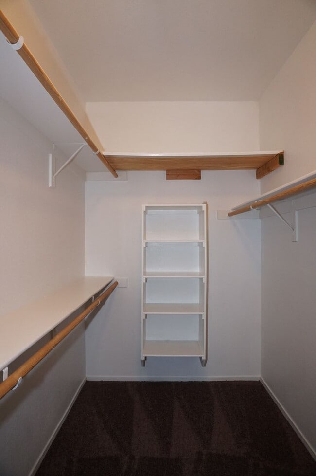 Building Photo - Amazing 2 BD 2 BA Condo in a Gated Community
