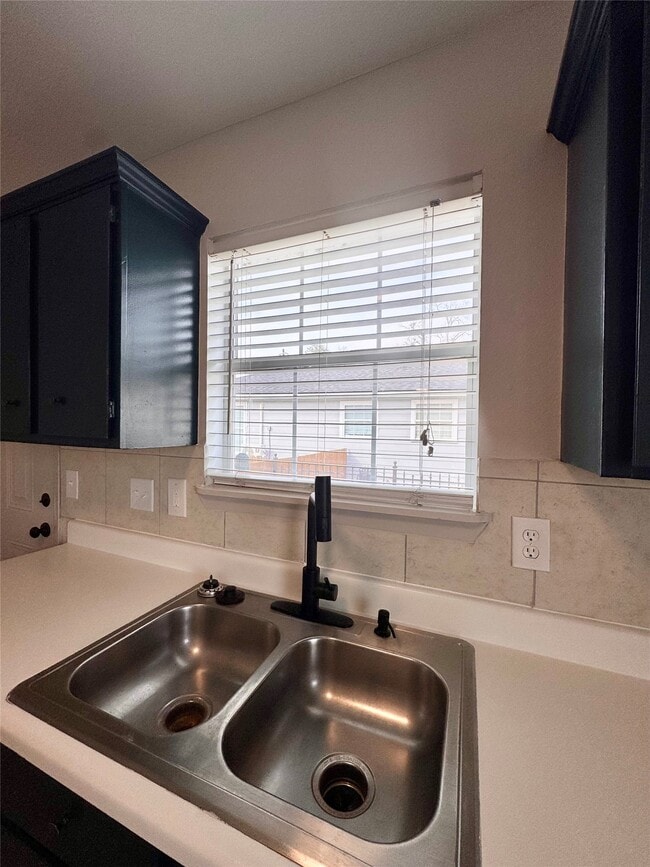 Building Photo - 301 Enid St