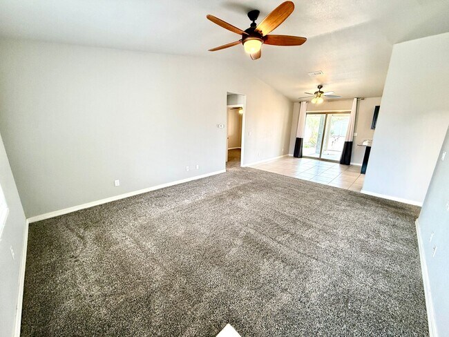 Building Photo - Stylish 3BR Home in Cerbat Vistas | Split Floor Plan, Covered Patio & 2-Car Garage!