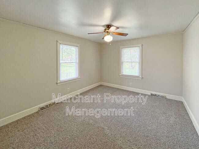 Building Photo - 22 Brownwood Dr