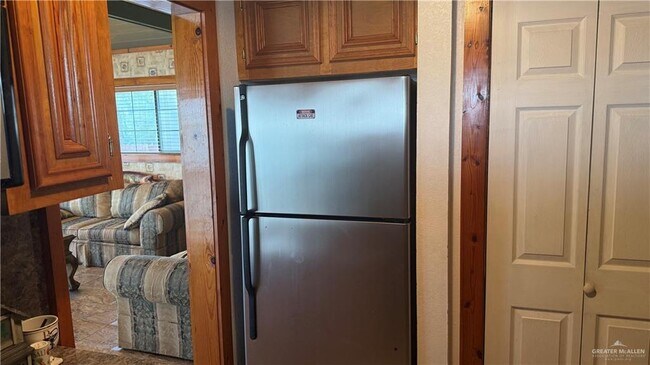 Building Photo - 25 Lago Vista Dr