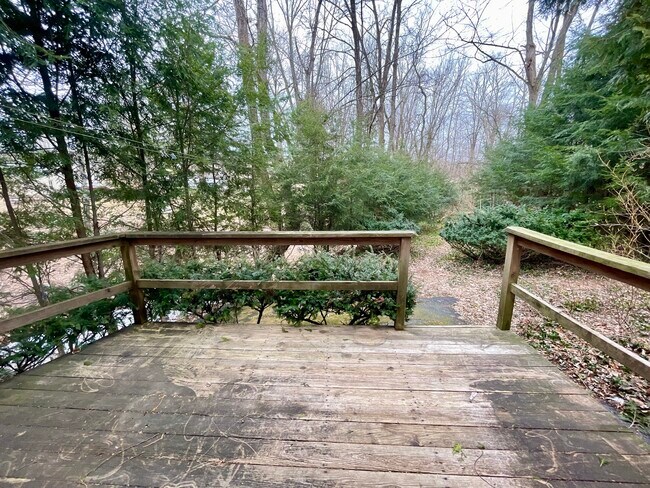 Building Photo - 4 Elm Ave