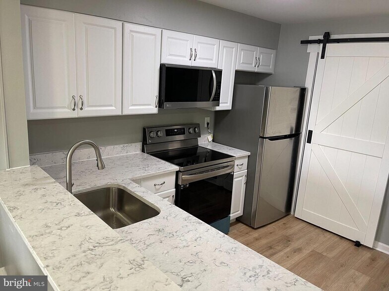 Building Photo - 3949 El Soneta Pl