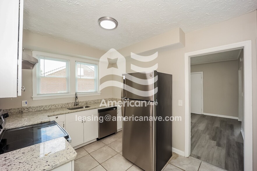 Building Photo - 2711 King St