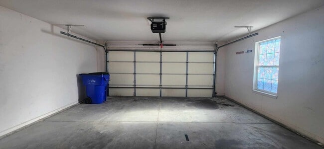 Building Photo - Spacious Home for Rent