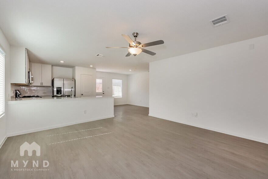 Building Photo - 2756 Ctr Crk Ln