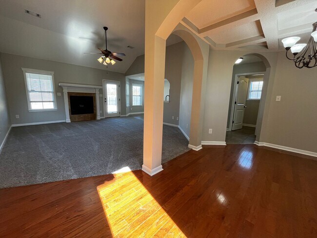 Building Photo - 104 Piedmont Ln