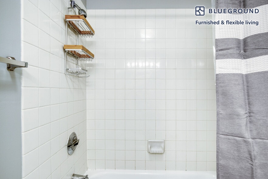 Building Photo - 445 E Ohio St