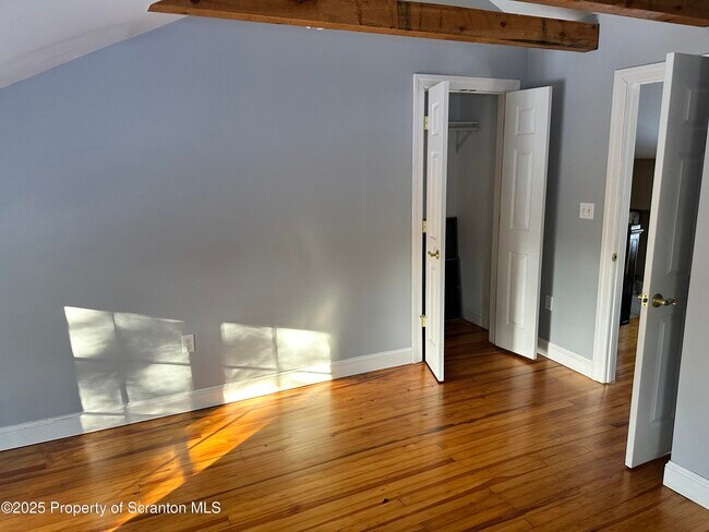 Building Photo - 1108 N Abington Rd