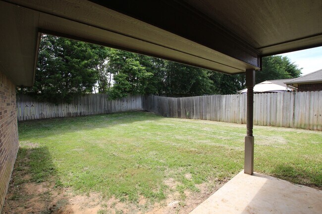 Building Photo - Gorgeous 3 Bedroom Home in The Ranch Subdi...