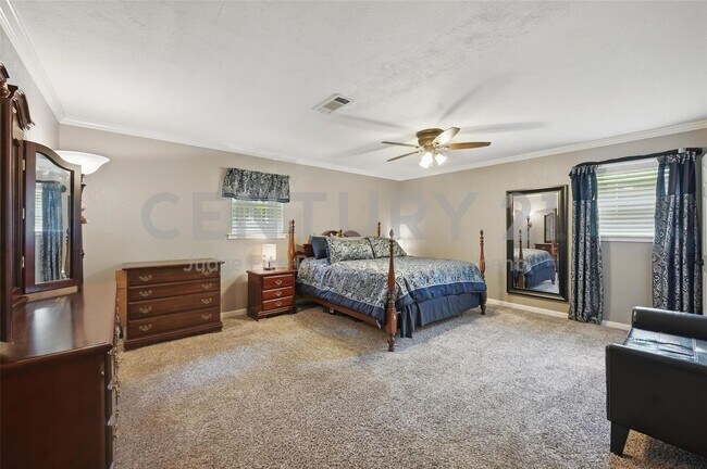 Building Photo - Beautifully Updated 3/2/2 in Bedford Ready...