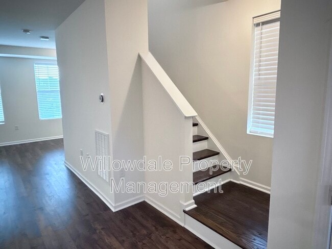 Building Photo - 416 Skymont Dr