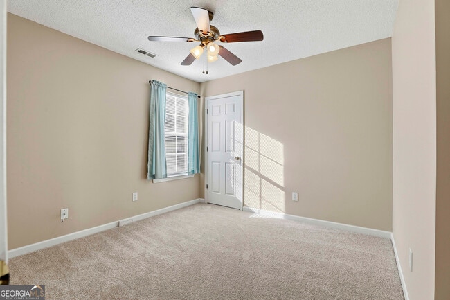 Building Photo - 105 Chase Ct