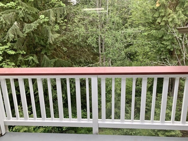 Building Photo - 18501 SE Newport Way