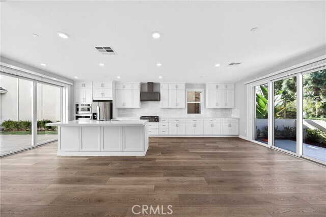 Building Photo - 346 Chorus