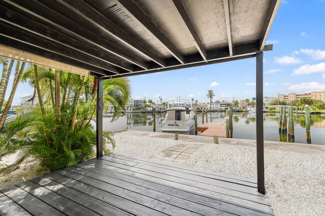 Building Photo - 231 E Madeira Ave