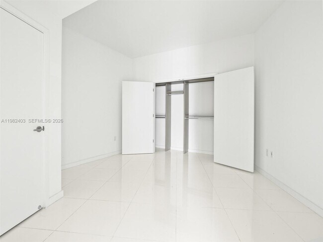 Building Photo - 851 NE 1st Ave