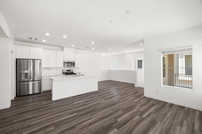 Building Photo - 216 Callen Falls Ave