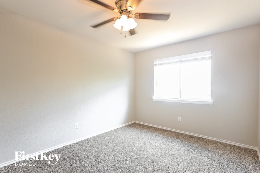 Building Photo - 1910 Mountain Star