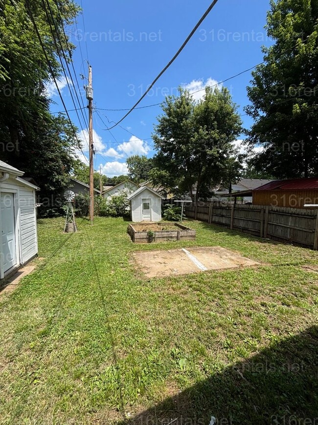 Building Photo - Two bed one bath available NOW!