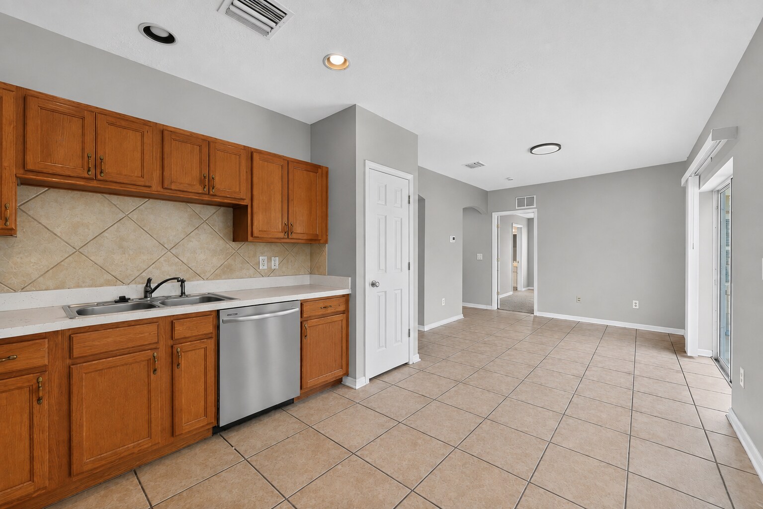 Building Photo - 6641 Cambridge Park Dr