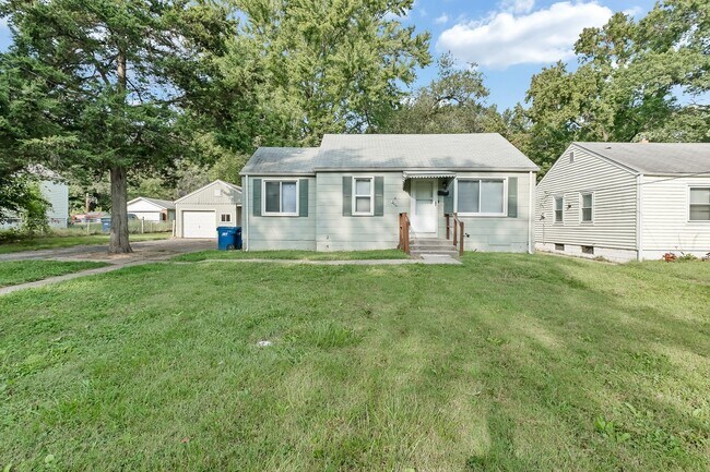 Building Photo - Spacious 3 Bedroom Ready to be rented. Section 8 Welcome