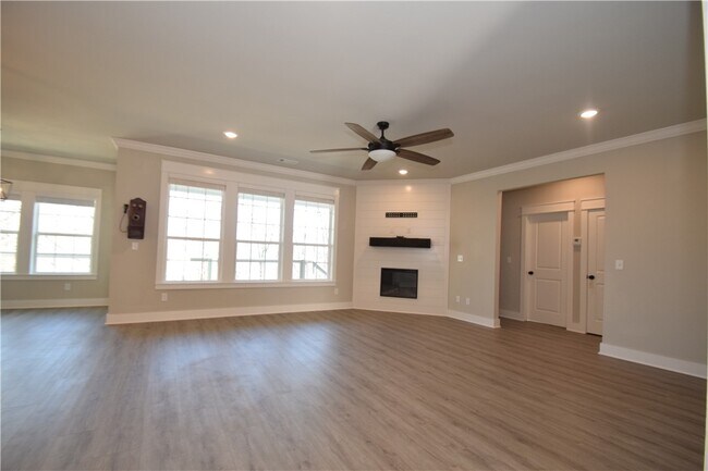 Building Photo - 42 Tummell Dr
