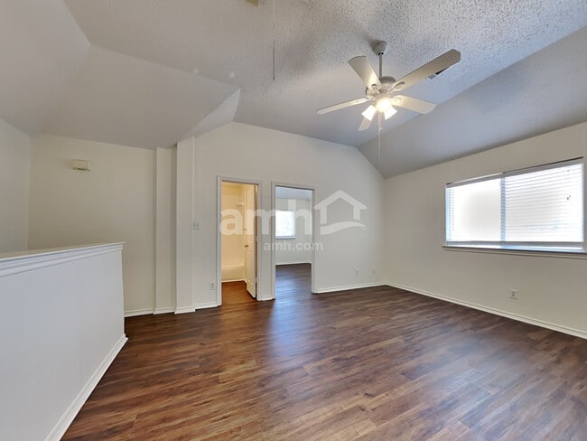 Building Photo - 1008 Kenbob Cir