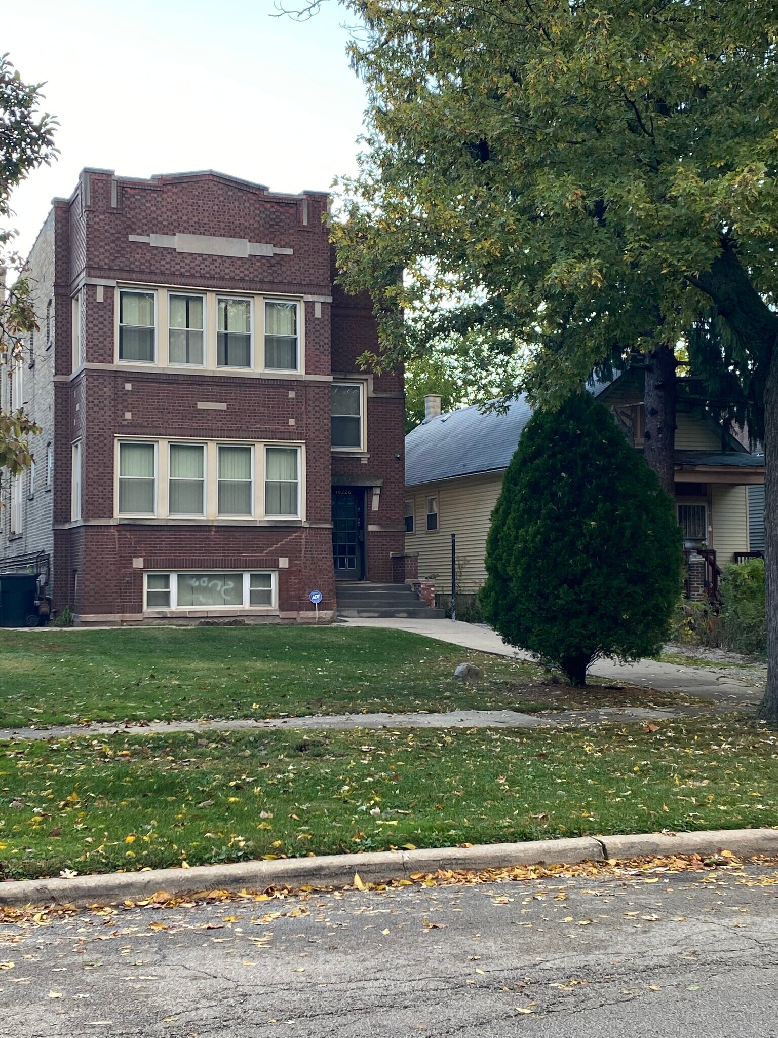 Building Photo - 10226 S Charles St