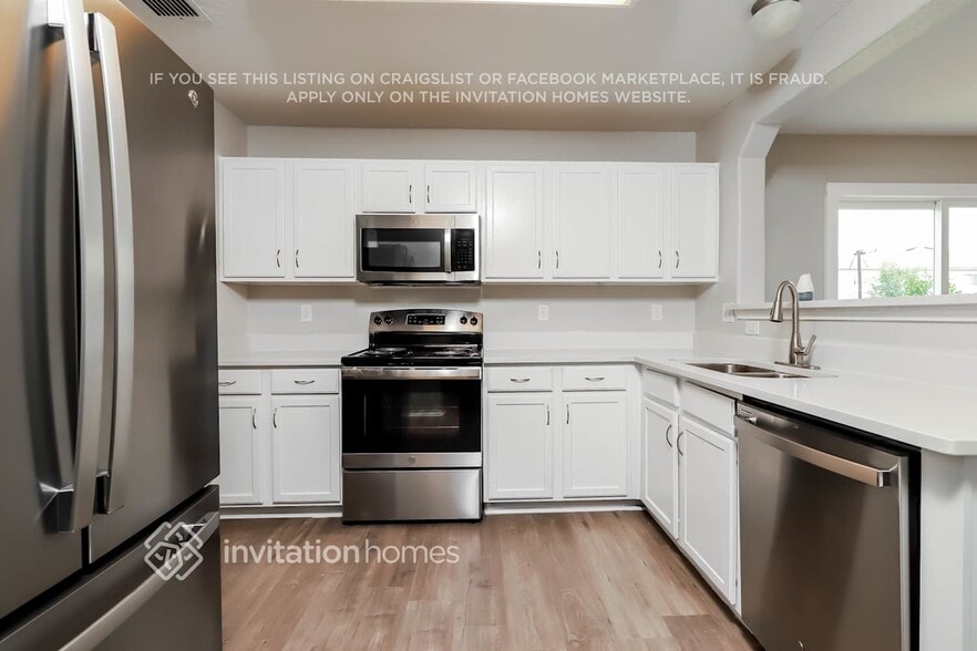 Building Photo - 9226 Pacific Maple