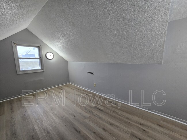 Building Photo - 301 Rath St