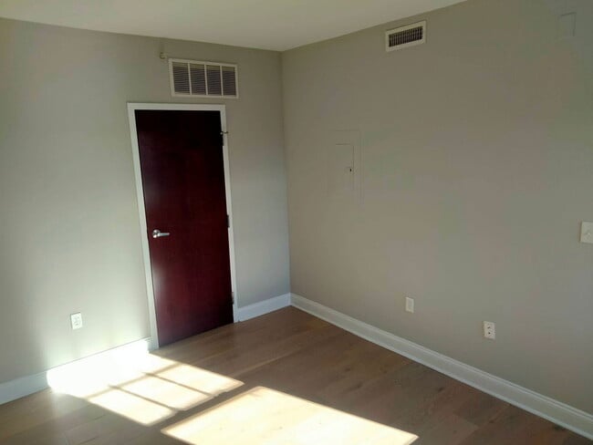 Building Photo - 52 Imlay St