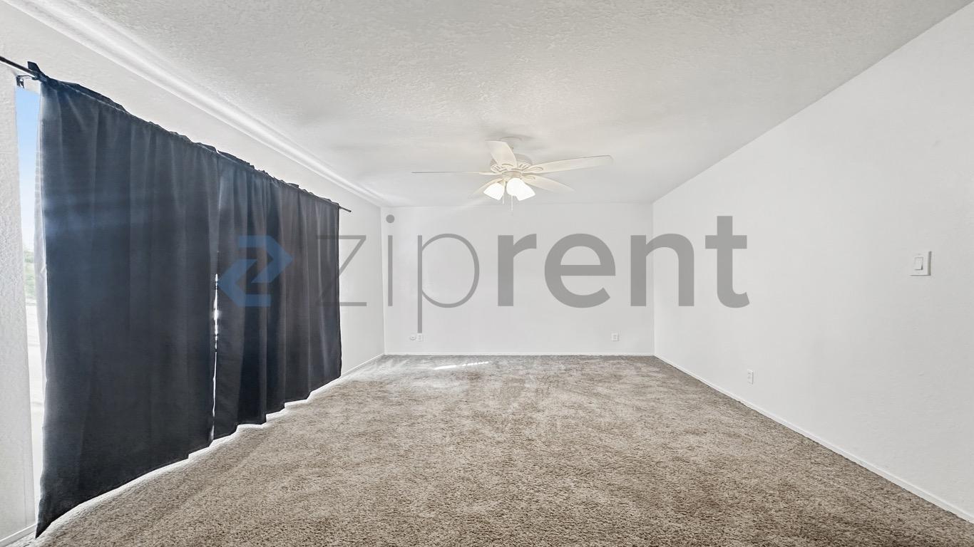 Building Photo - 5188 E Ashlan Ave