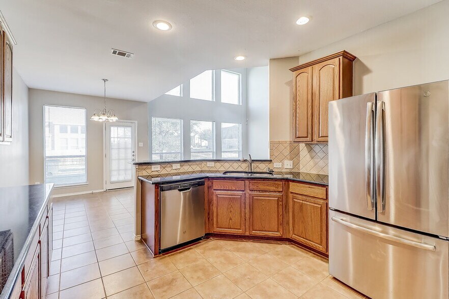 Building Photo - 925 Trailwood Dr