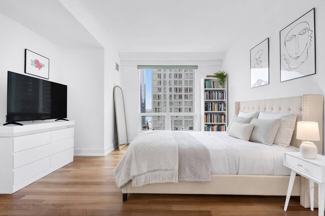 Building Photo - 350 W 42nd St