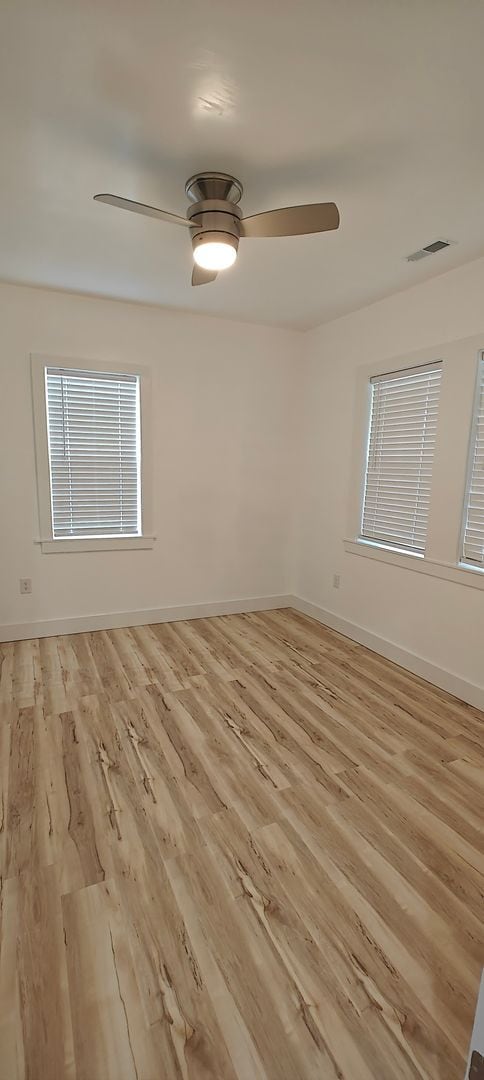 Building Photo - --APPLICATION PE 2 BR/ 1 BA Newly Renovate...