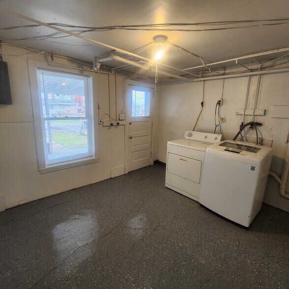 Building Photo - 3908 5th Ave