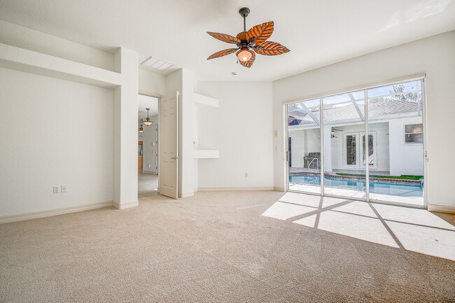 Building Photo - Beautiful 4/3/3 on a private 1 acre lot.